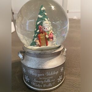 NIB Precious Moments Annual Snowman☃️ Musical snow globe Christmas vtg milk can